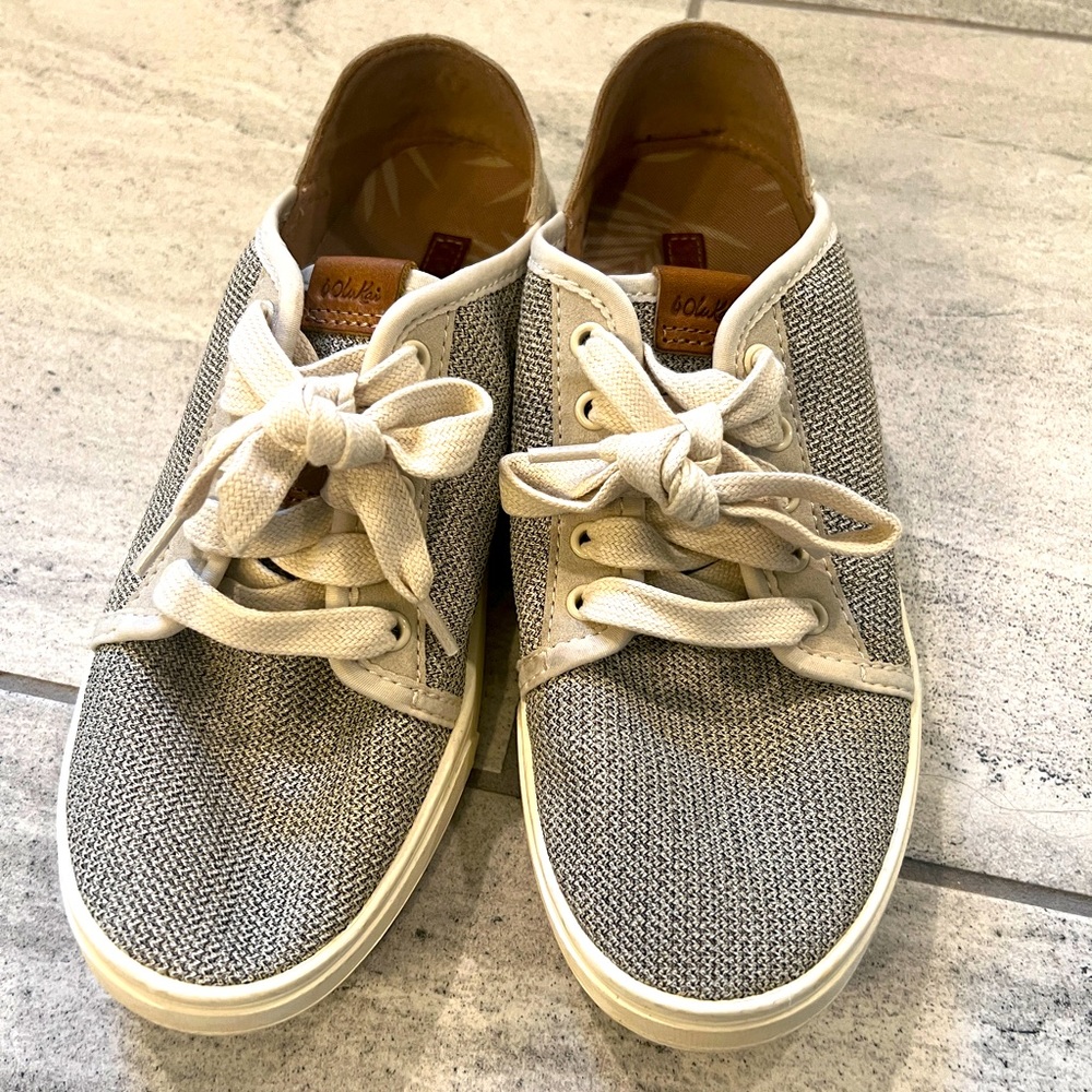 Olukai Puhuea Li Size 6.5 in Tapa Worn 1-2 times